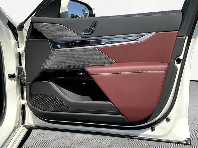 BMW 7 Series photo 28