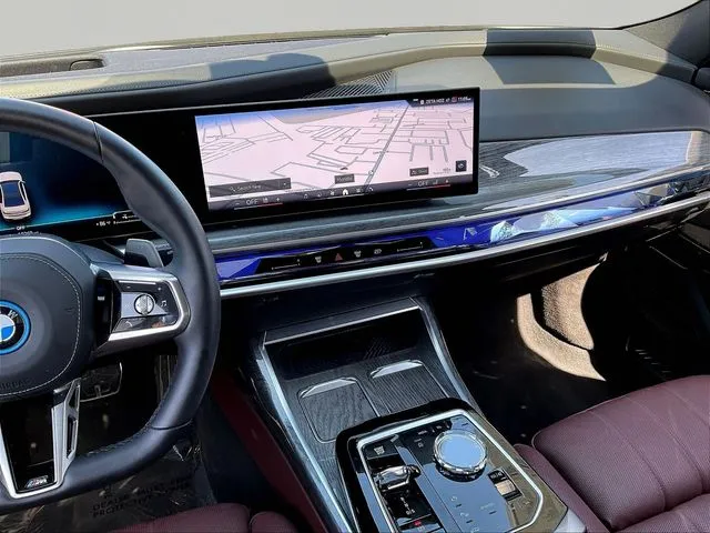 BMW 7 Series photo 11