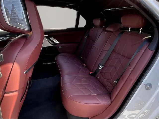 BMW 7 Series photo 22
