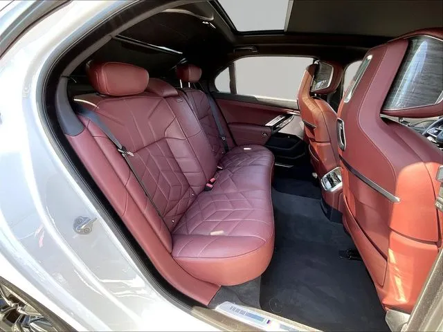 BMW 7 Series photo 25
