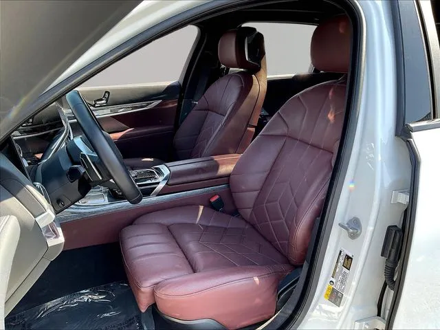 BMW 7 Series photo 21