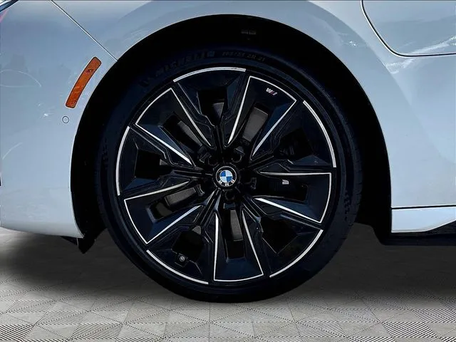 BMW 7 Series photo 34