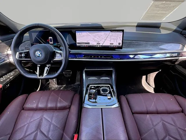 BMW 7 Series photo 9