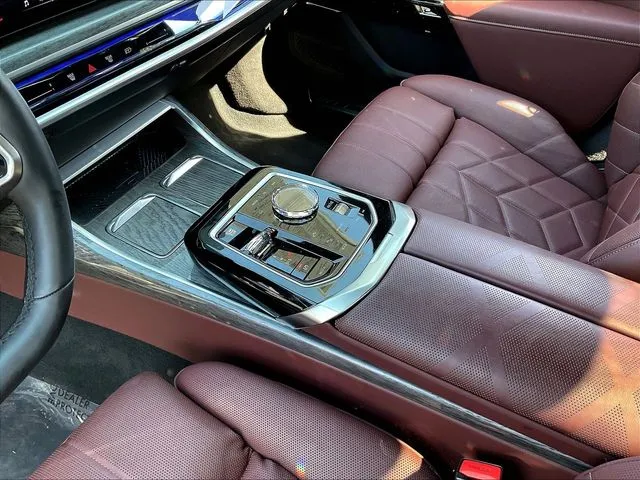 BMW 7 Series photo 18