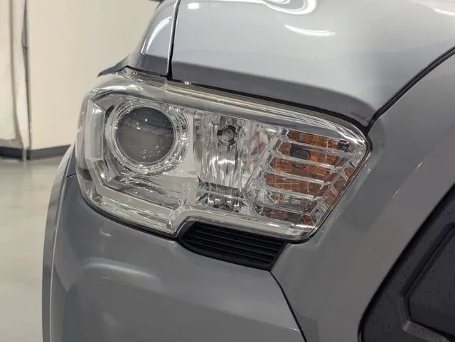 Toyota Tacoma photo 25