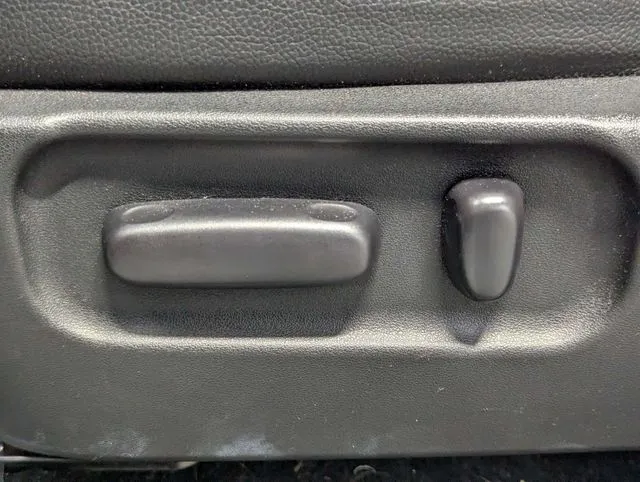 Toyota Tacoma photo 11