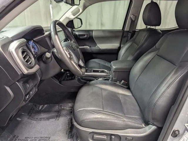 Toyota Tacoma photo 10
