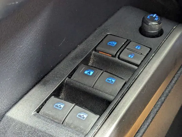 Toyota Tacoma photo 16
