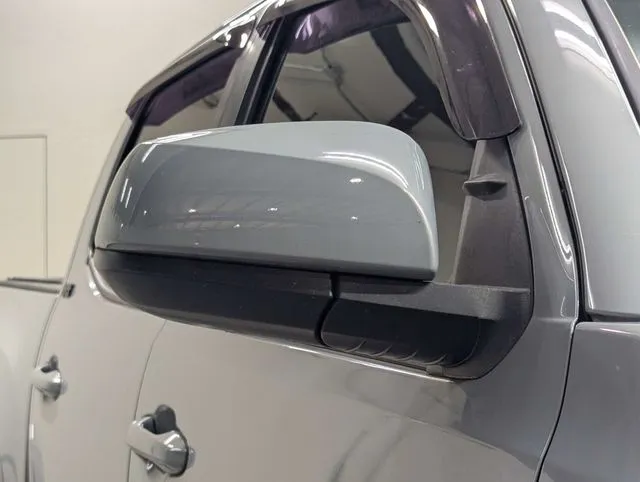 Toyota Tacoma photo 27