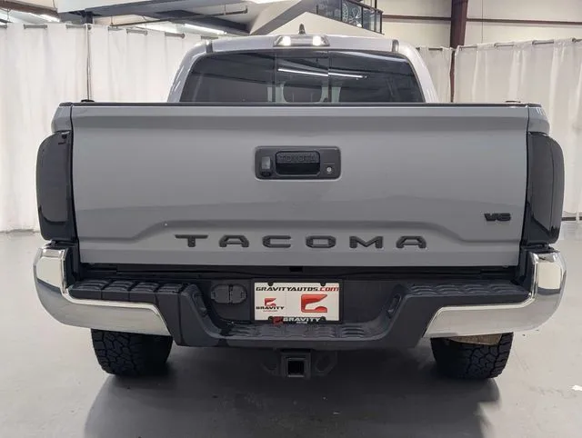 Toyota Tacoma photo 24