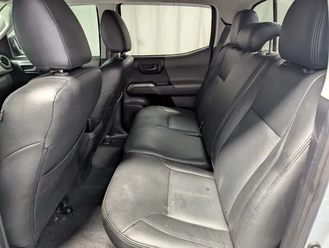 Toyota Tacoma photo 9