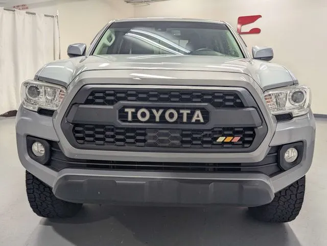 Toyota Tacoma photo 23