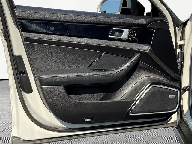 Porsche Panamera photo 21