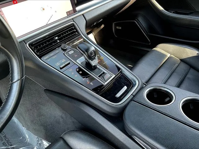 Porsche Panamera photo 19
