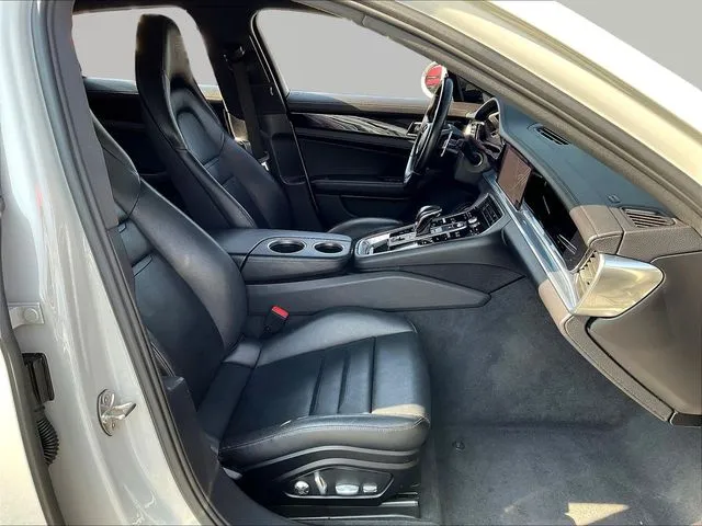 Porsche Panamera photo 30