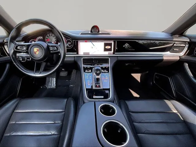 Porsche Panamera photo 9