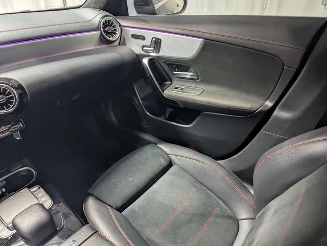 Mercedes-Benz CLA photo 8