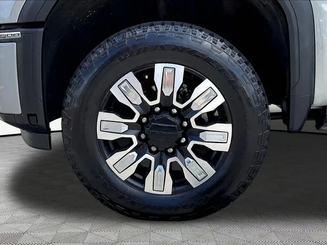 GMC Sierra 3500 HD photo 36