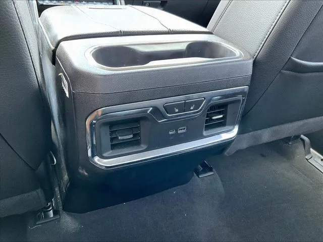 GMC Sierra 3500 HD photo 13