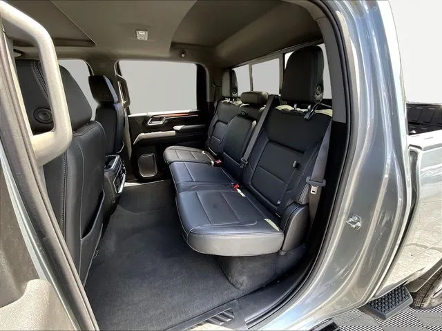 GMC Sierra 3500 HD photo 24
