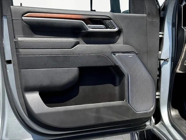GMC Sierra 3500 HD photo 22