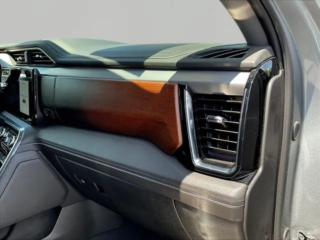GMC Sierra 3500 HD photo 28