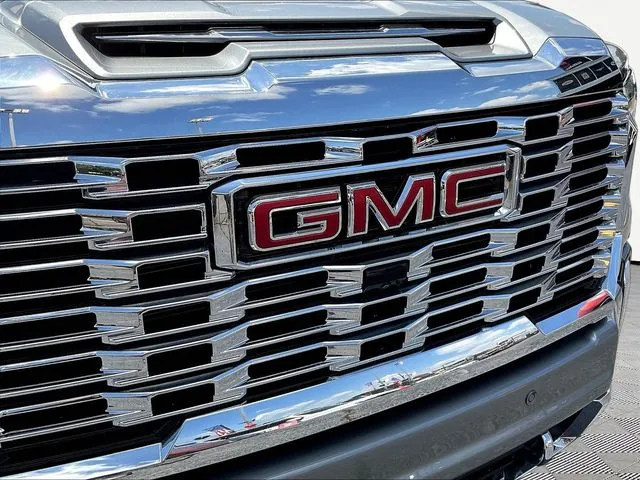 GMC Sierra 3500 HD photo 35