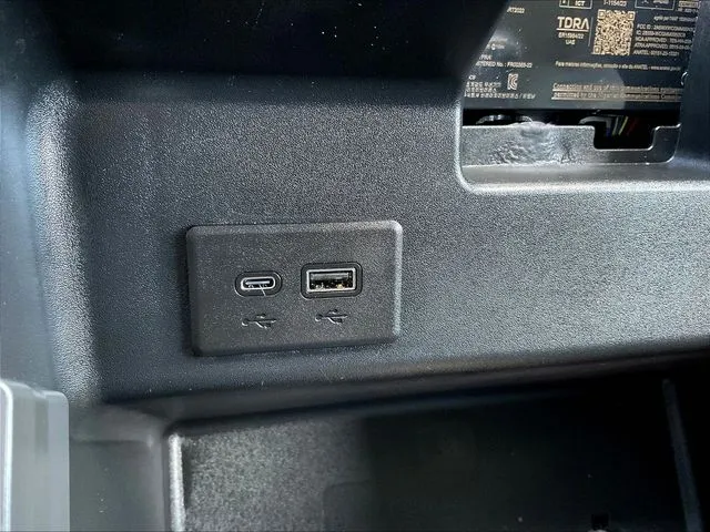 GMC Sierra 3500 HD photo 18