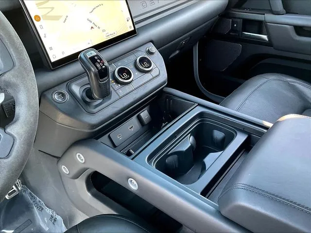 Land Rover Defender 110 photo 20