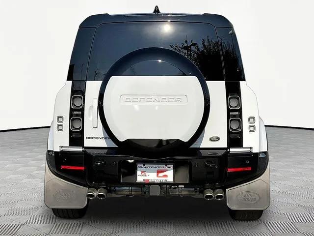 Land Rover Defender 110 photo 6