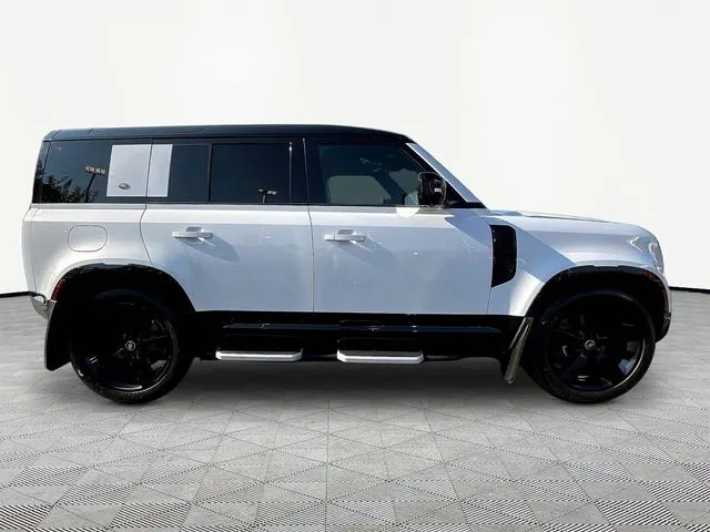 Land Rover Defender 110 photo 8