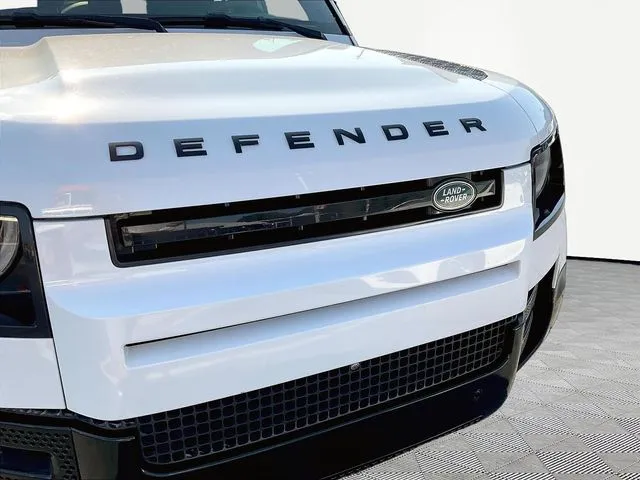 Land Rover Defender 110 photo 35