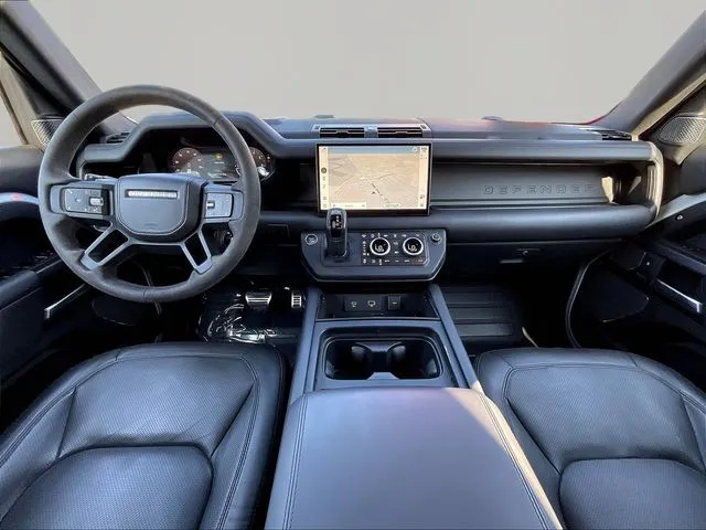 Land Rover Defender 110 photo 9