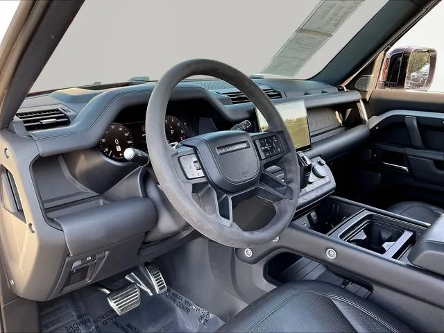 Land Rover Defender 110 photo 19
