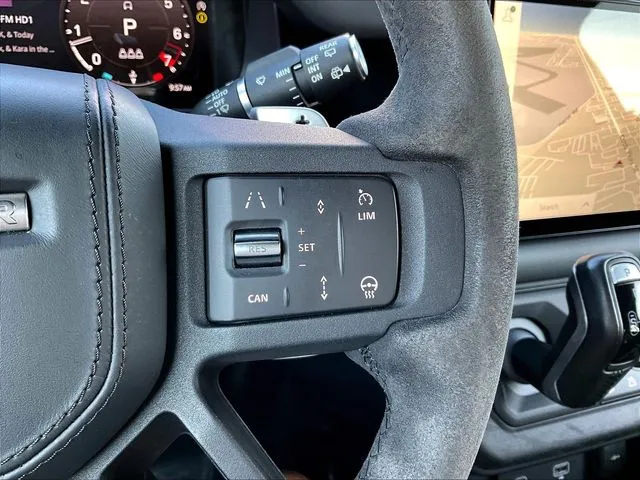 Land Rover Defender 110 photo 14