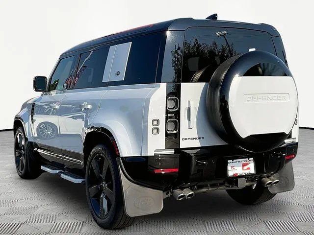 Land Rover Defender 110 photo 5