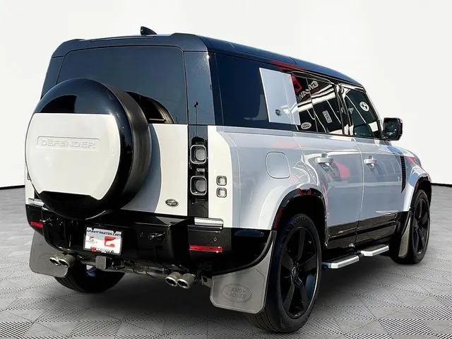 Land Rover Defender 110 photo 7