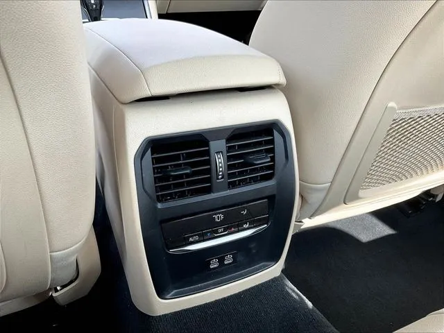 BMW 3 Series photo 12