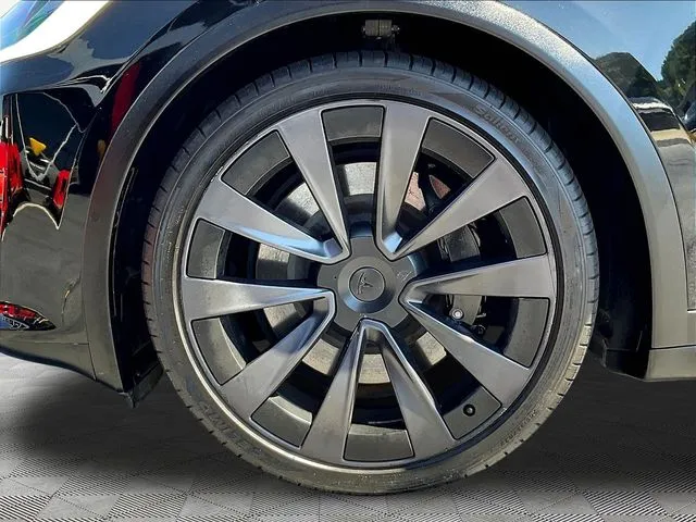 Tesla Model X photo 34