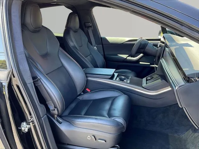 Tesla Model X photo 30