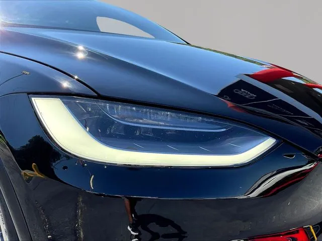 Tesla Model X photo 32