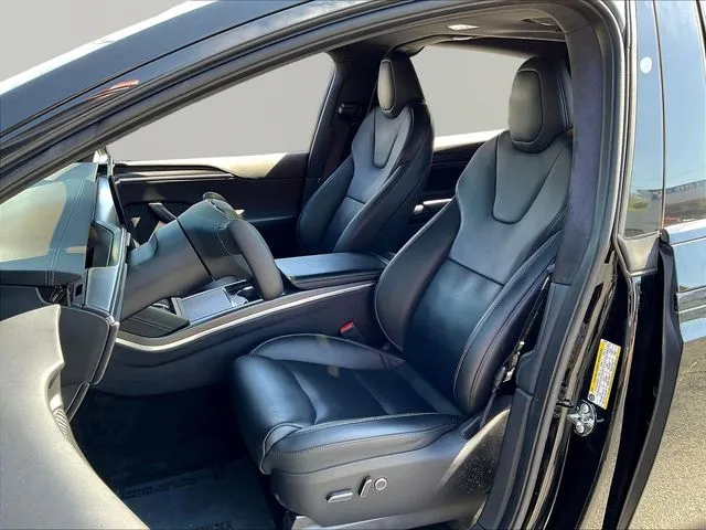 Tesla Model X photo 22