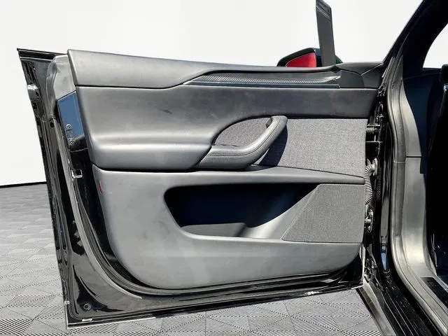 Tesla Model X photo 21