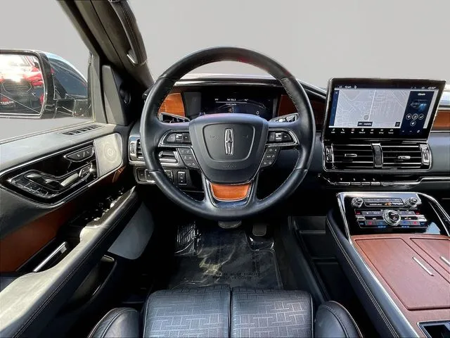Lincoln Navigator L photo 10