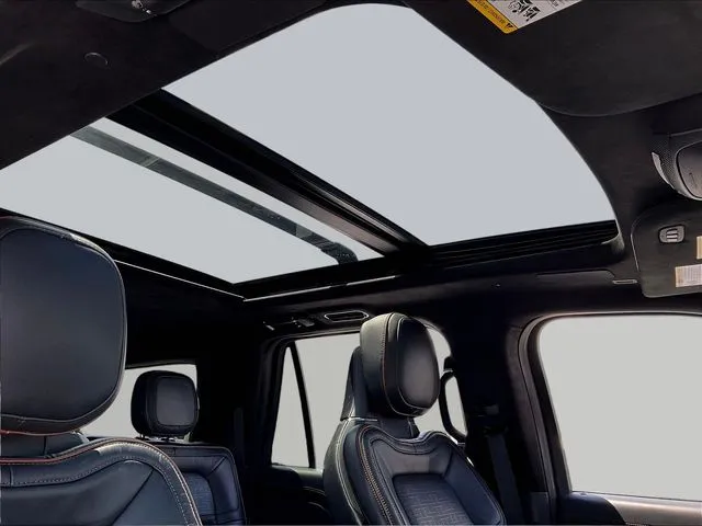 Lincoln Navigator L photo 27