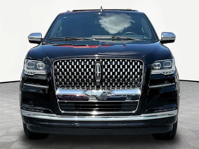 Lincoln Navigator L photo 2