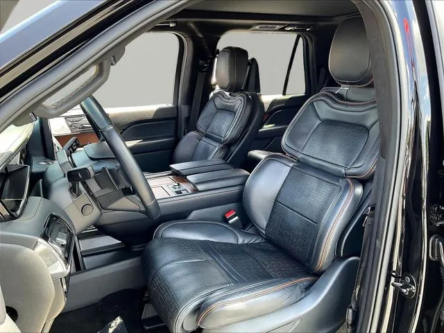 Lincoln Navigator L photo 21