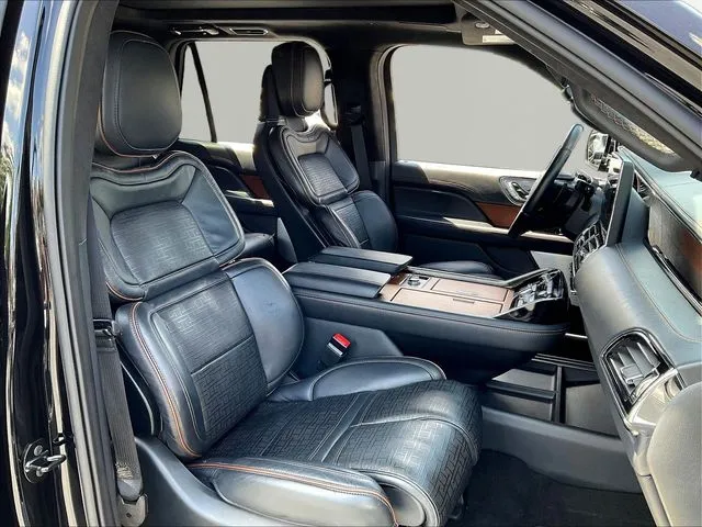 Lincoln Navigator L photo 29