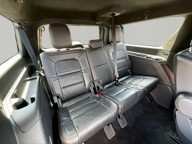 Lincoln Navigator L photo 25