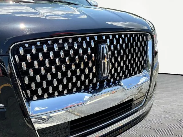 Lincoln Navigator L photo 33